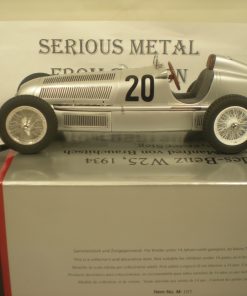Alternative view of CMC M-103 MERCEDES BENZ W25 1934 #20 MANFRED VON BRAUCHITSCH L/E 2000 1:18