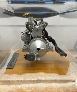CMC M-131 1938 ALFA ROMEO 8C 2900 B ENGINE INCLUDING DISPLAY CASE 1:18 SCALE - Image 8