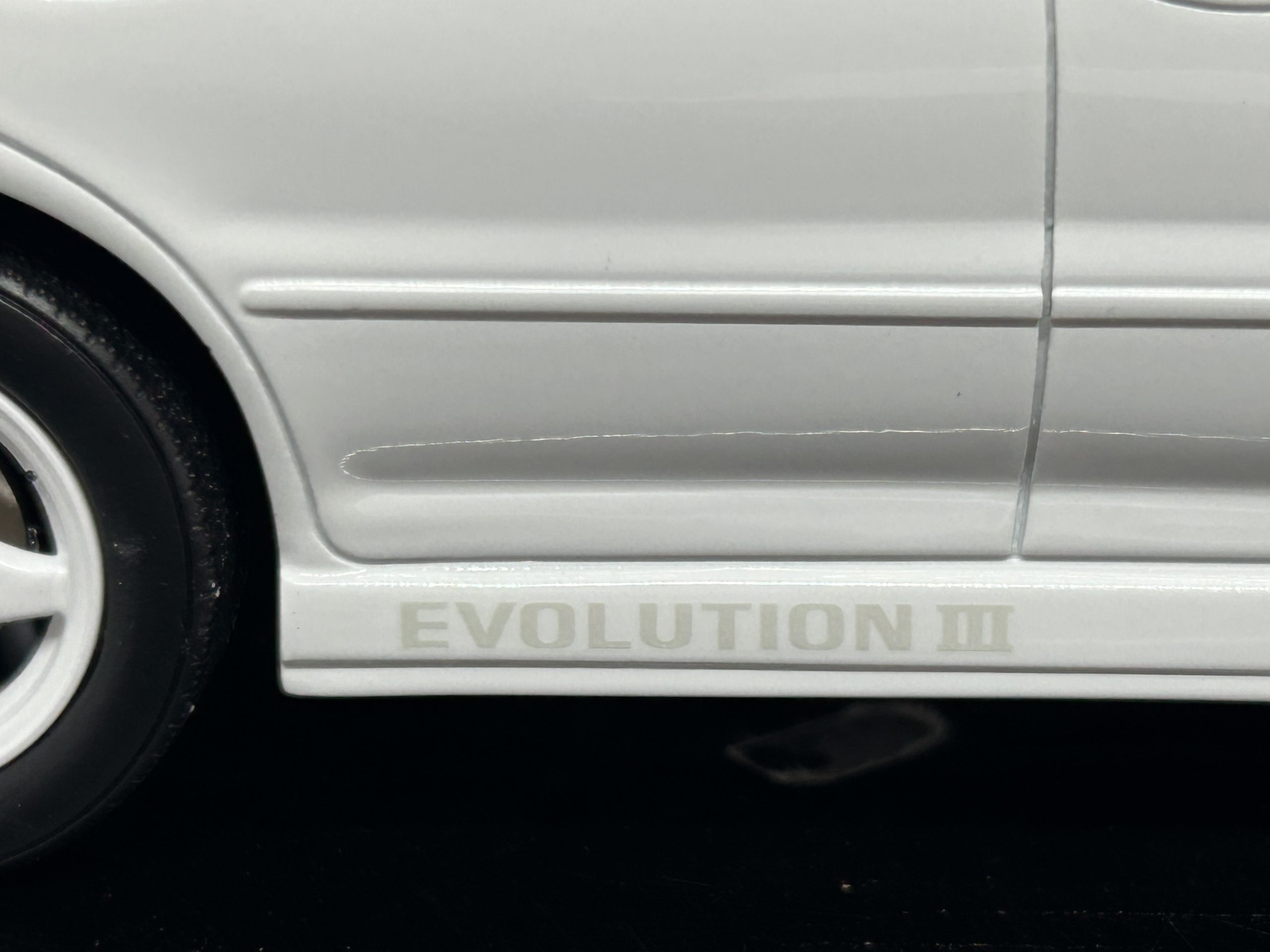 OTTO MOBILE OT1065 1995 MITSUBISHI LANCER EVO III WHITE L/E 1:18 SCALE - Image 9