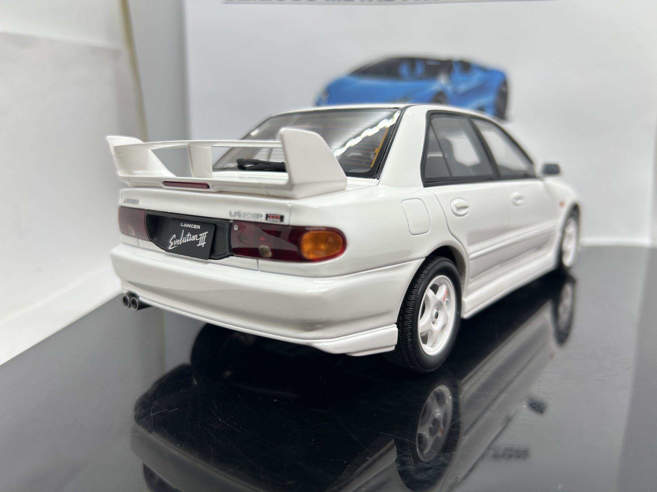 OTTO MOBILE OT1065 1995 MITSUBISHI LANCER EVO III WHITE L/E 1:18 SCALE - Image 10